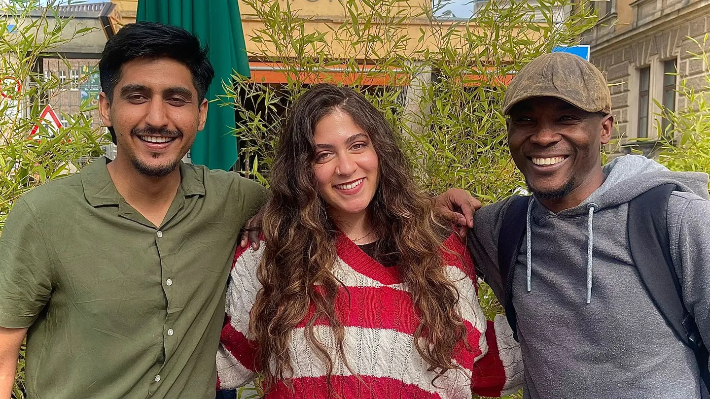 Isaac Neuwelt, Mohammad Zubair, Deema Aassy