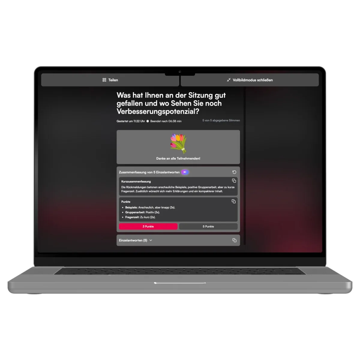 Laptop zeigt die KI-Zusammenfassung des anonymen Studierenden-Feedbacks in mehreren Punkten