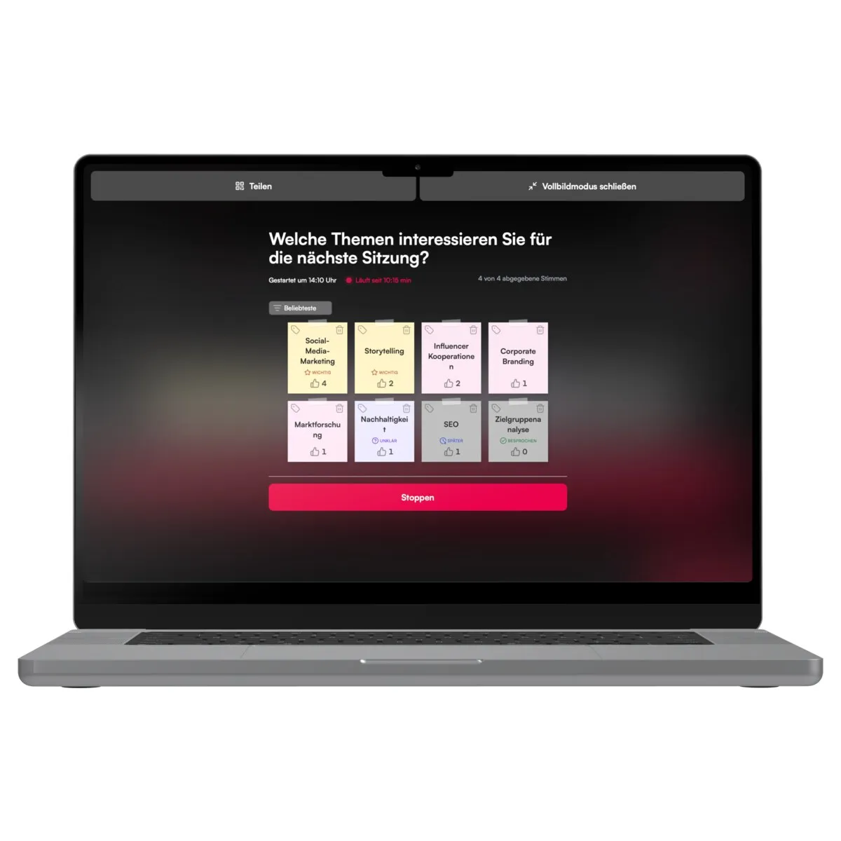 Laptop im Vollbildmodus zeigt gesammelte Themenkarten von Studierenden mit ihren Stimmen