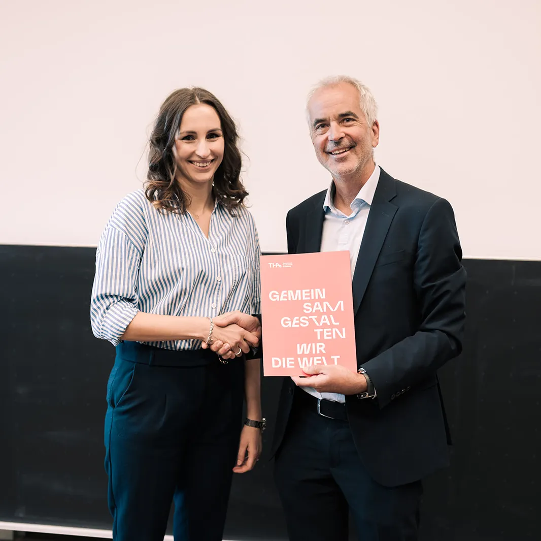 Graduate Patrycja Edel with Prof. Dr. Clemens Espe at the graduation ceremony