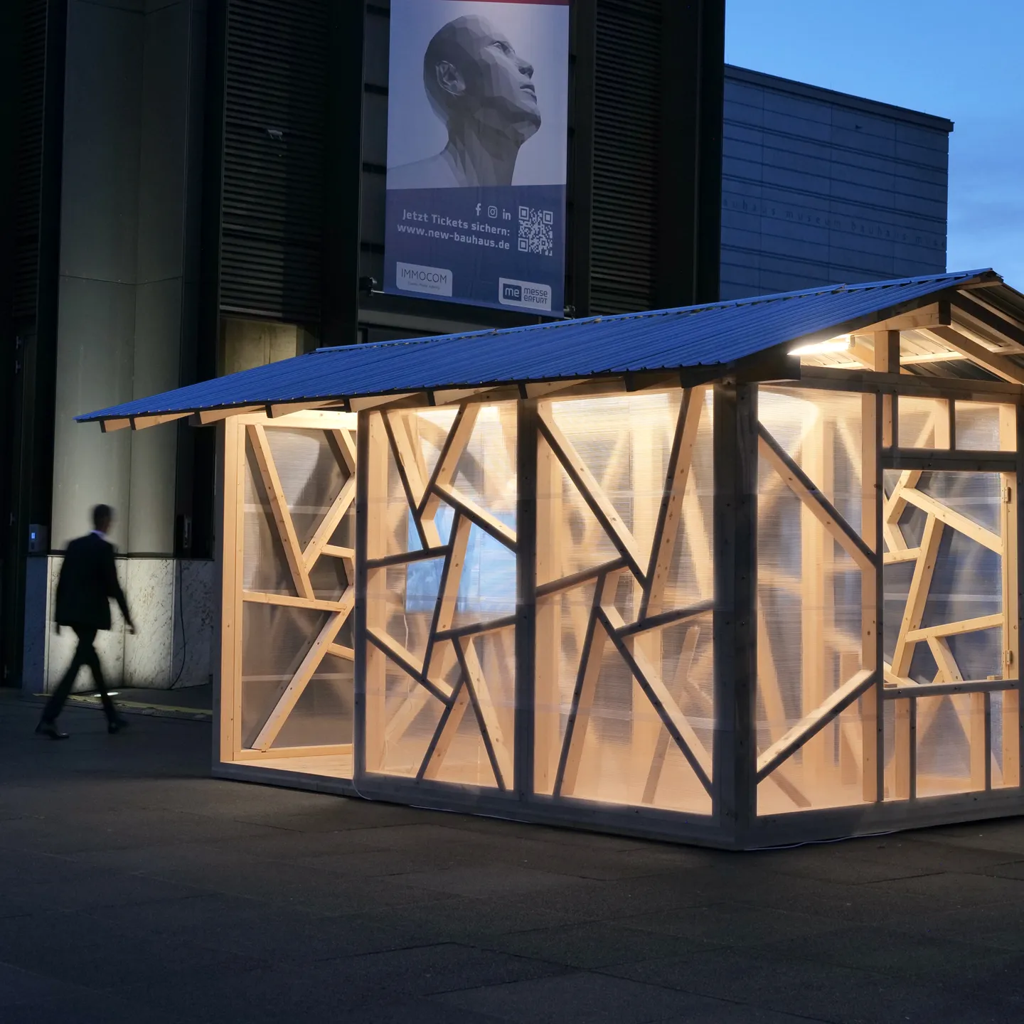 robotisch gefertigte und gefügte Konstruktion aus Low-Grade-Holz