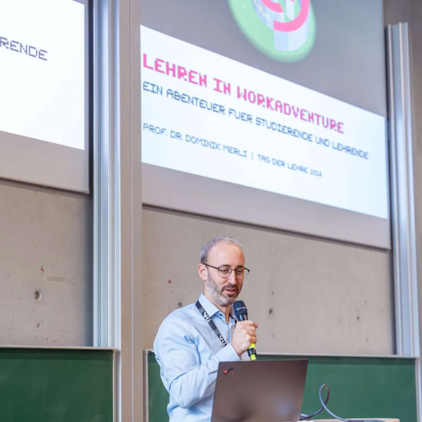 Prof. Dr.-Ing. Dominik Merli bei seinem Vortrag