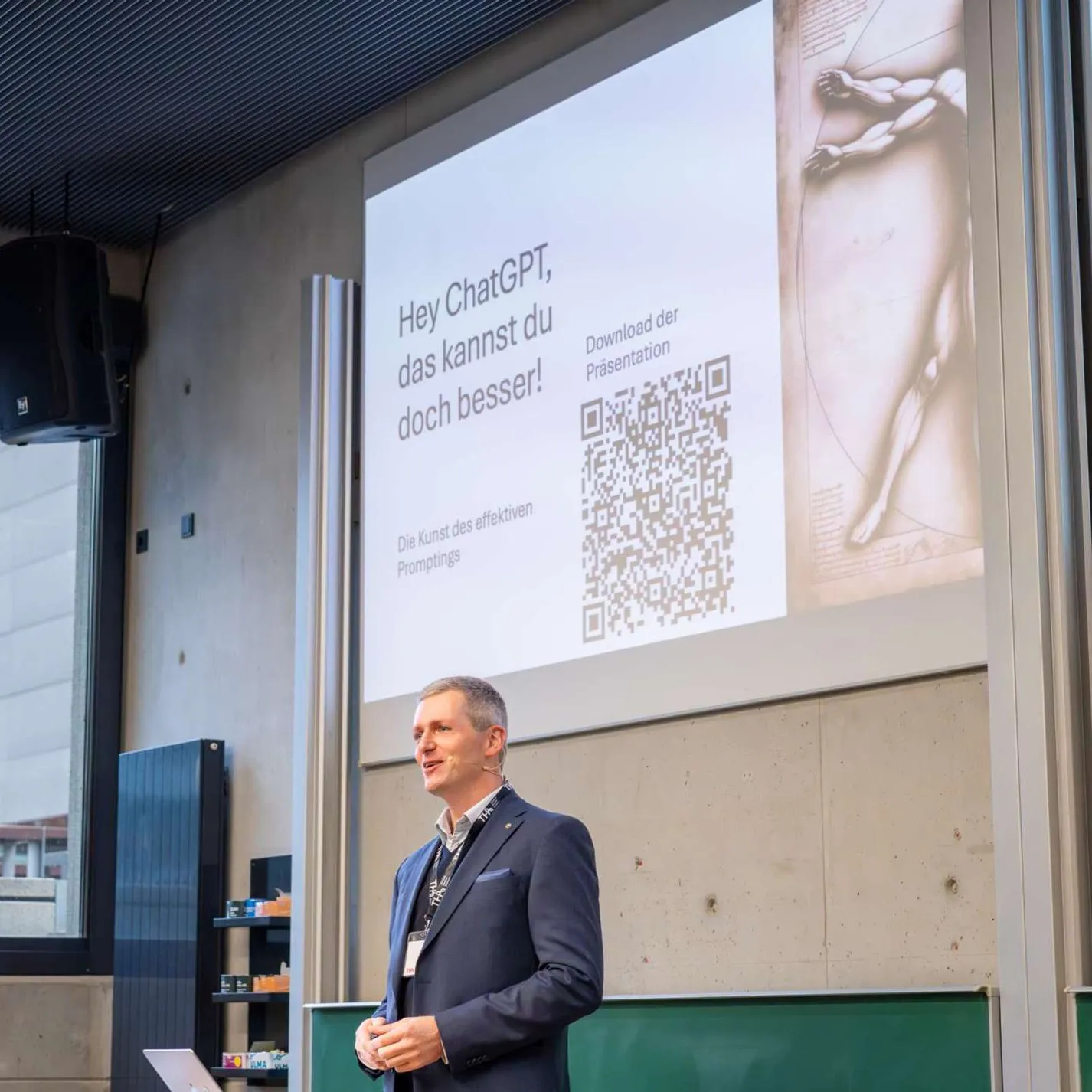 Paul Dölle bei seinem Keynote-Vortrag im Hörsaal