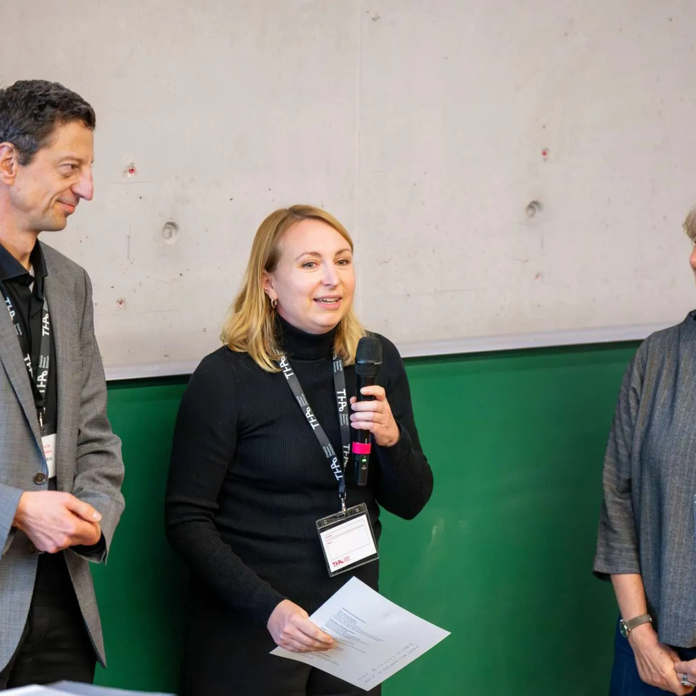 Übergabe des Zertifikats Hochschullehre Bayern Profistufe an Prof. Dr. Svea Schauffler
