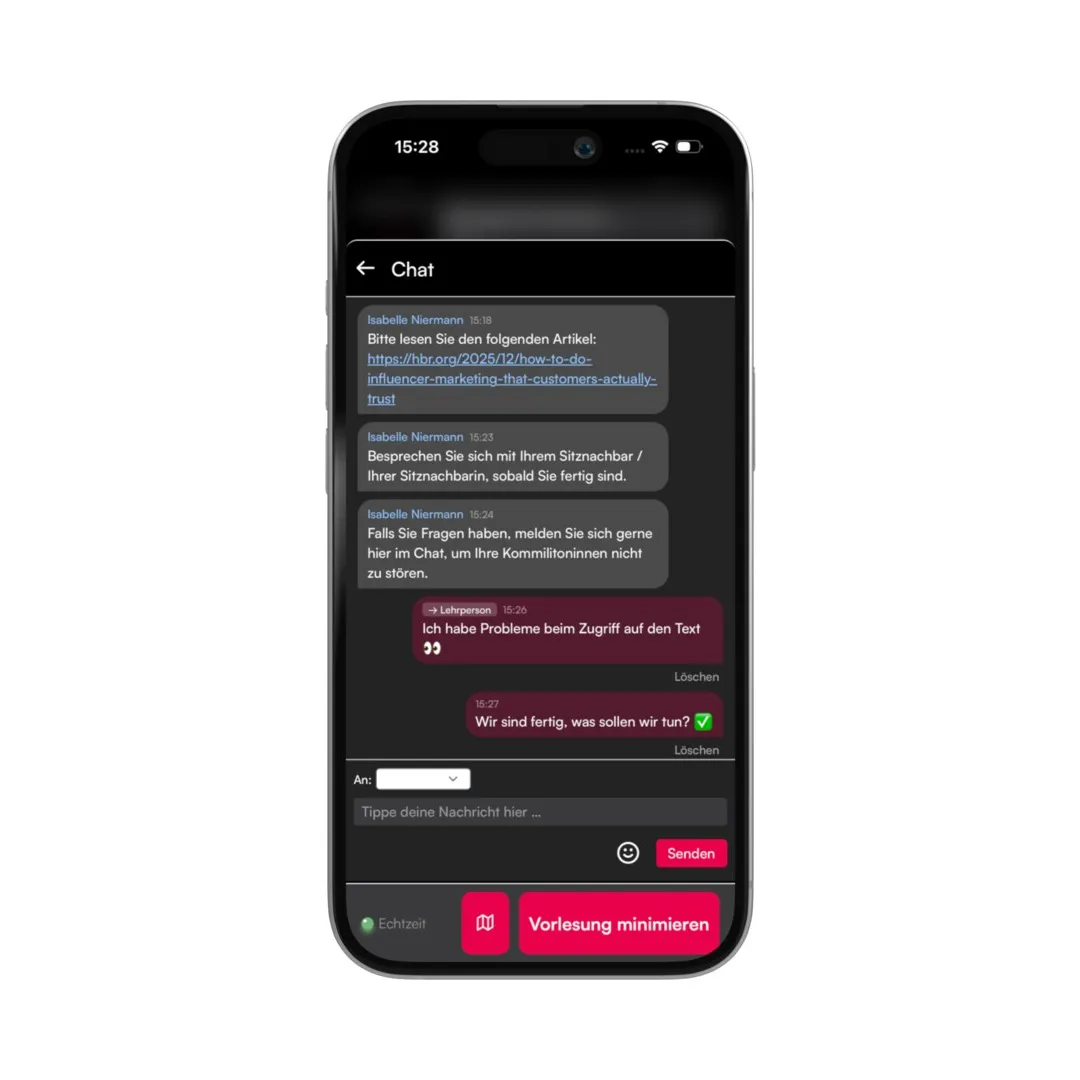 Smartphone zeigt den Chat der Lehrveranstaltung mit Nachrichten und Antwortfeld