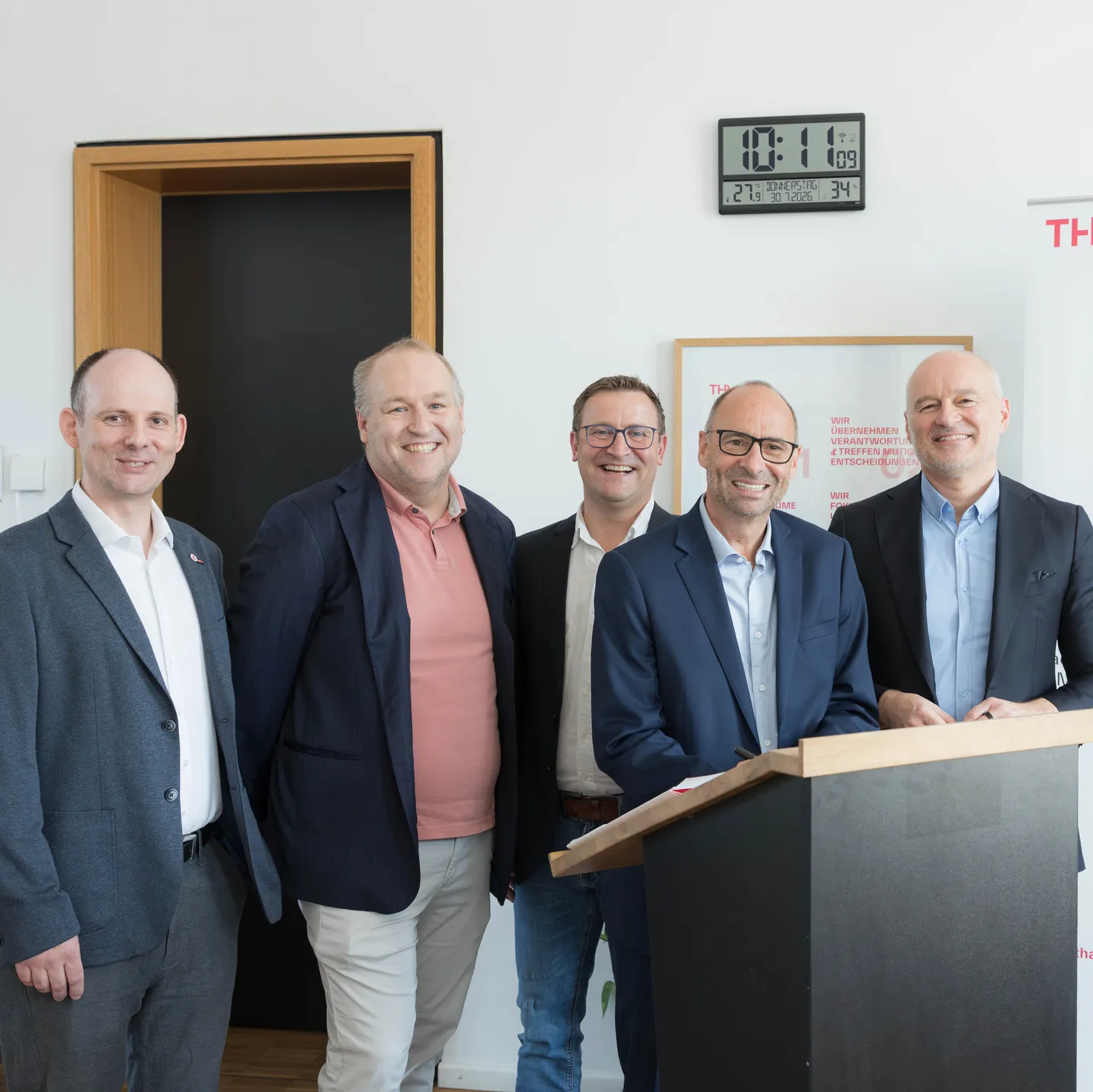 Im Sommer 2026 wurde eine Lehrkooperation zwischen der Hessing Stiftung und der Technischen Hochschule Augsburg für den Bachelorstudiengang Medizintechnik unterzeichnet.