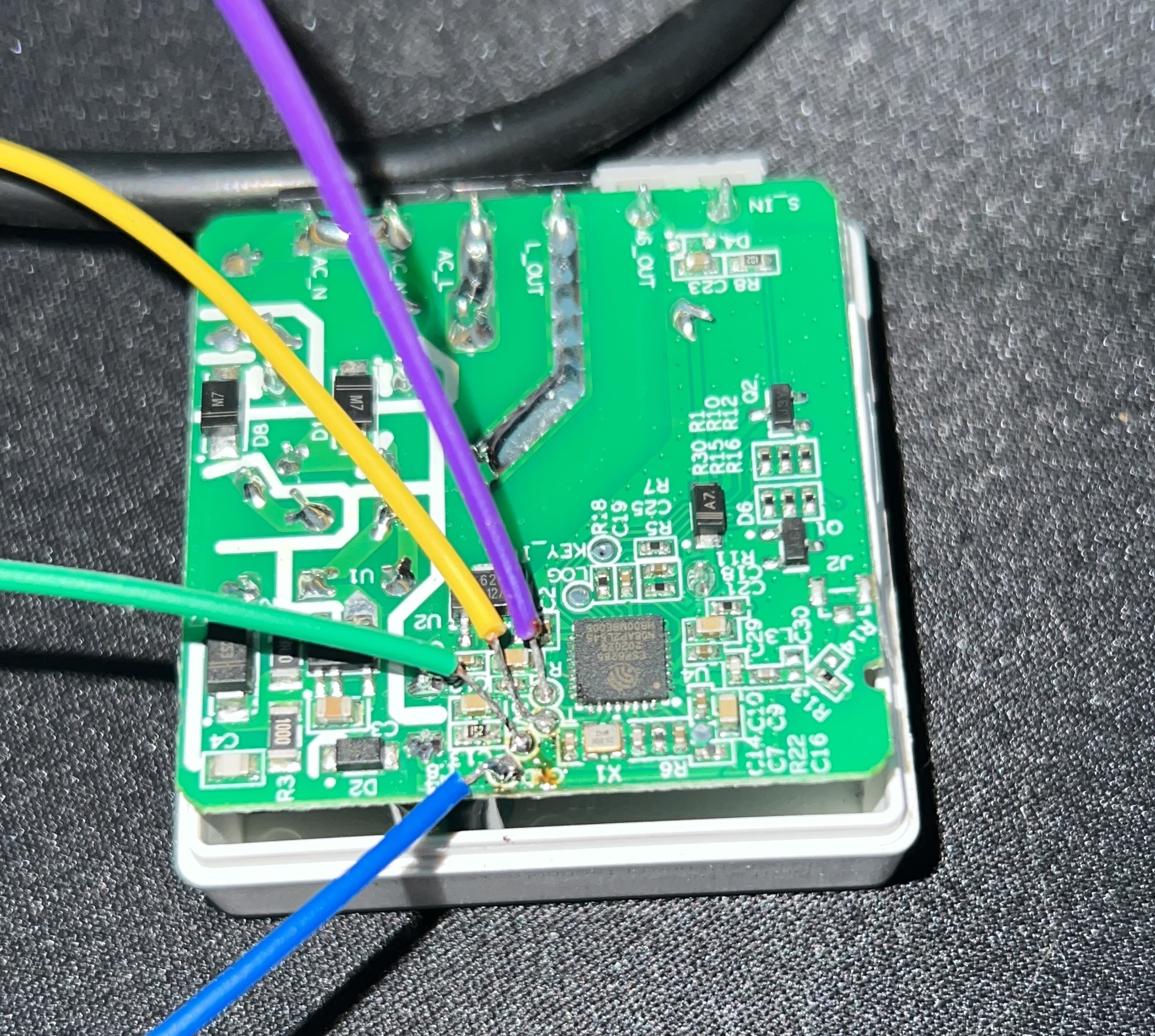 Lötpunkte am Sonoff Mini R2
