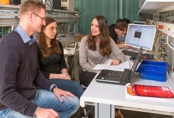 Student E-Technik. Foto: Christina Bleier Student E-Technik. Foto: Christina Bleier