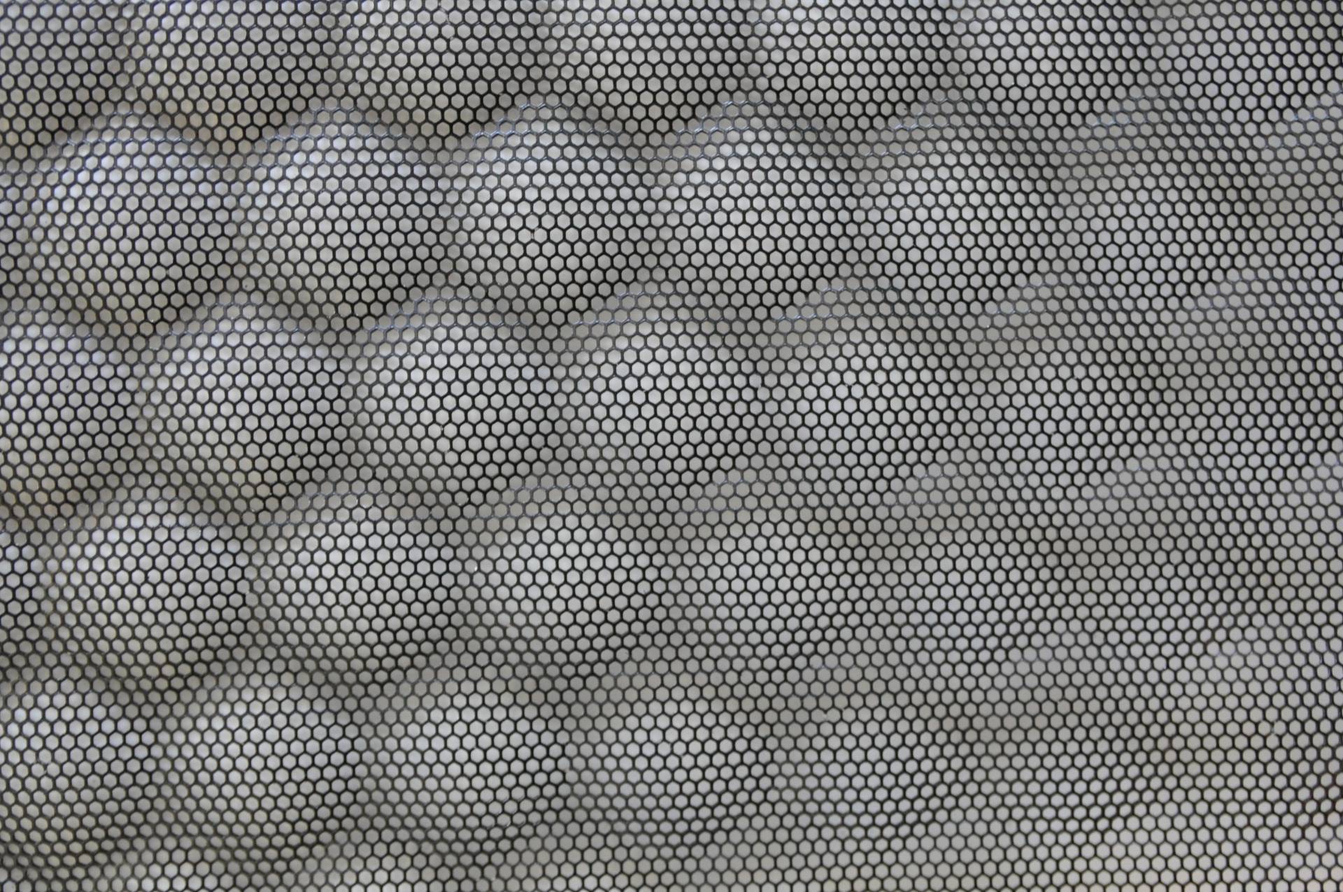 Inspirierende Materialinnovationen: Wölbstrukturiertes Lochblech (Foto: J. Müller)