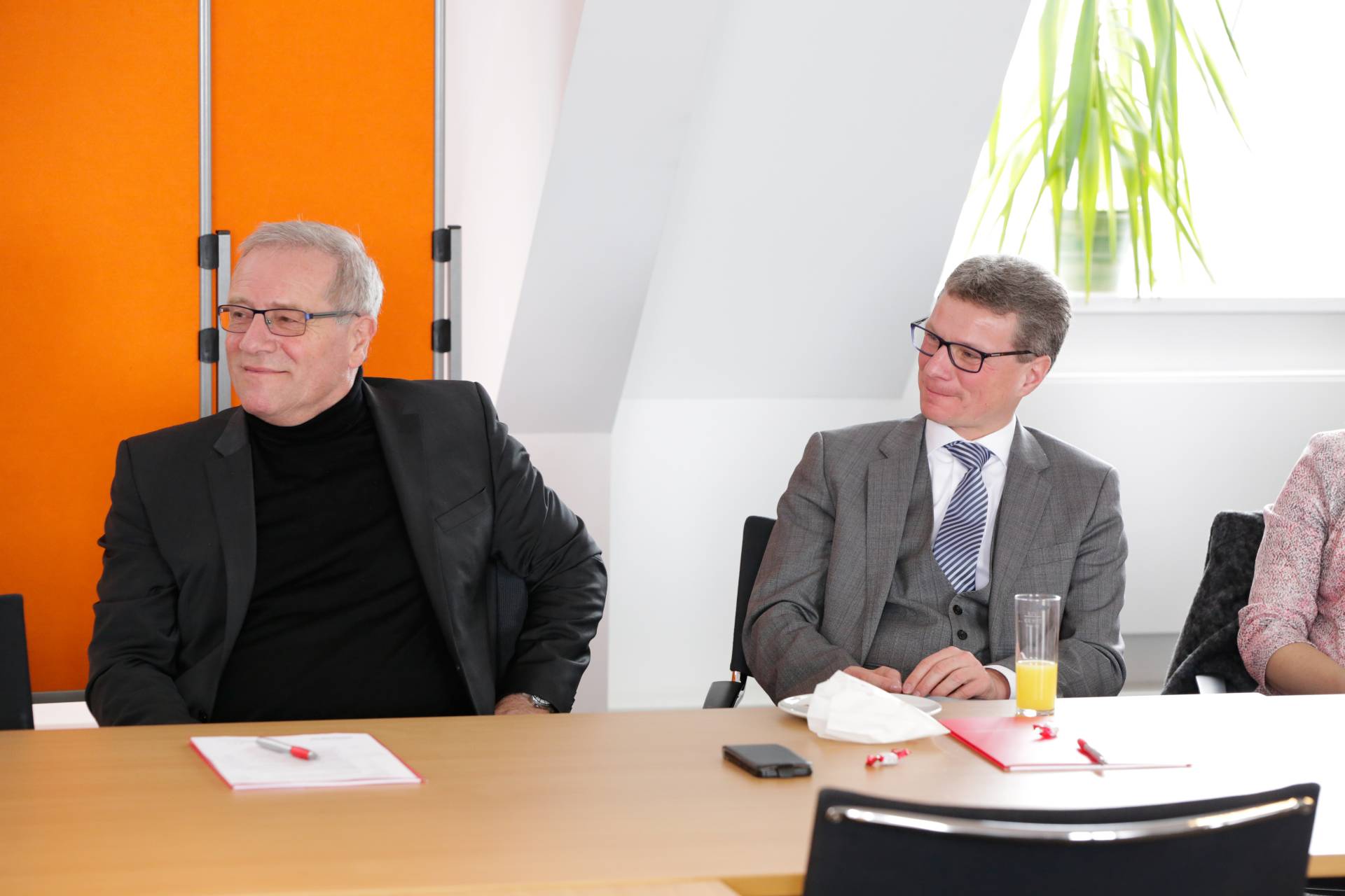 Arbeitsstaatssekretär Johannes Hintersberger bei der Projektbesichtigung. Arbeitsstaatssekretär Johannes Hintersberger bei der Projektbesichtigung.