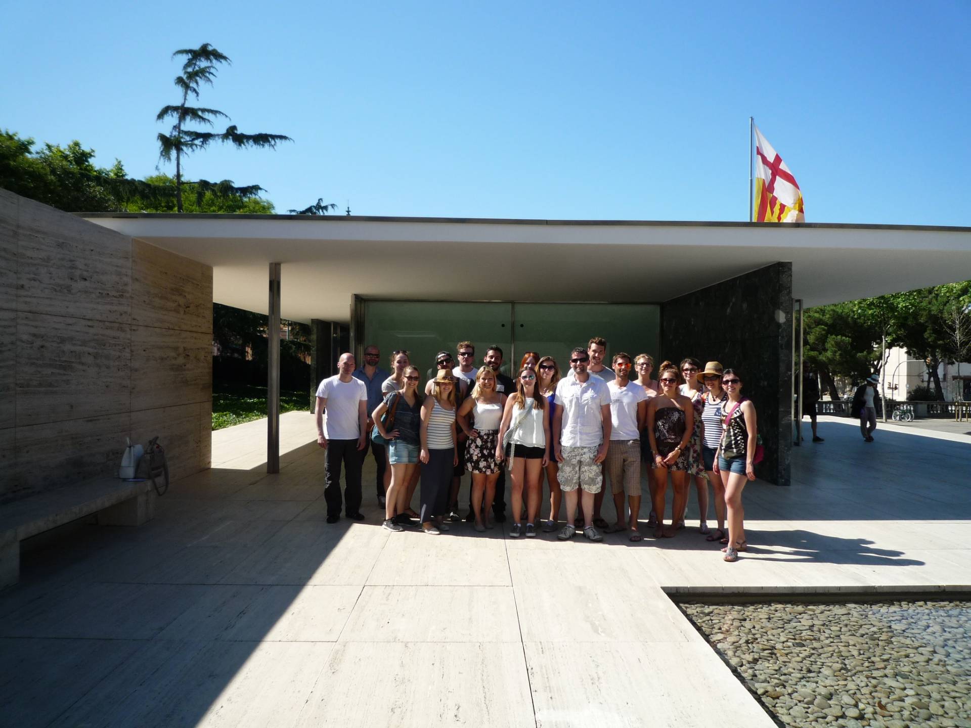 Barcelona-Pavillon, Rekonstruktion des berühmten Ausstellungsgebäudes, Mies van der Rohe 1929 (Foto: J. Müller) Barcelona-Pavillon, Rekonstruktion des berühmten Ausstellungsgebäudes, Mies van der Rohe 1929 (Foto: J. Müller)