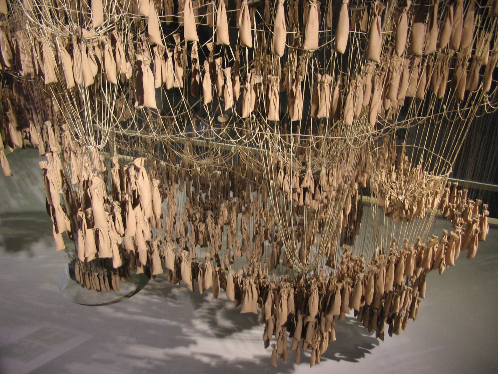 Historisches Hängemodell als Umkehrung der Stützlinien: Experimentelle Formfindung der Sagrada Familia (Foto: J. Müller) Historisches Hängemodell als Umkehrung der Stützlinien: Experimentelle Formfindung der Sagrada Familia (Foto: J. Müller)