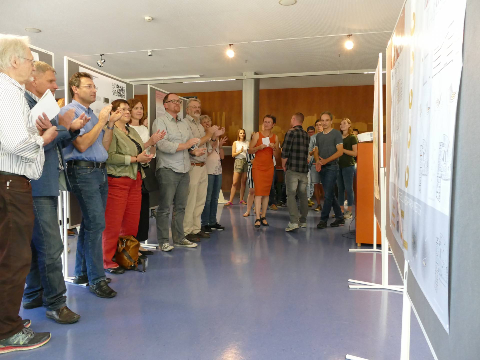 Großer Beifall für die präzise Analyse. Großer Beifall für die präzise Analyse.