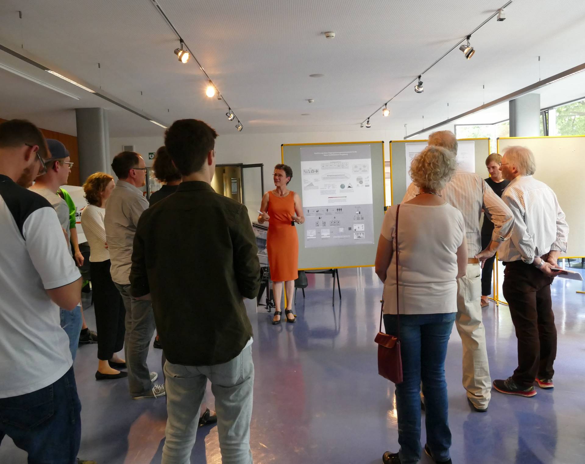 Prof. Dr.-Ing. Runa T. Hellwig dankt allen Projektteilnehmern. Prof. Dr.-Ing. Runa T. Hellwig dankt allen Projektteilnehmern.