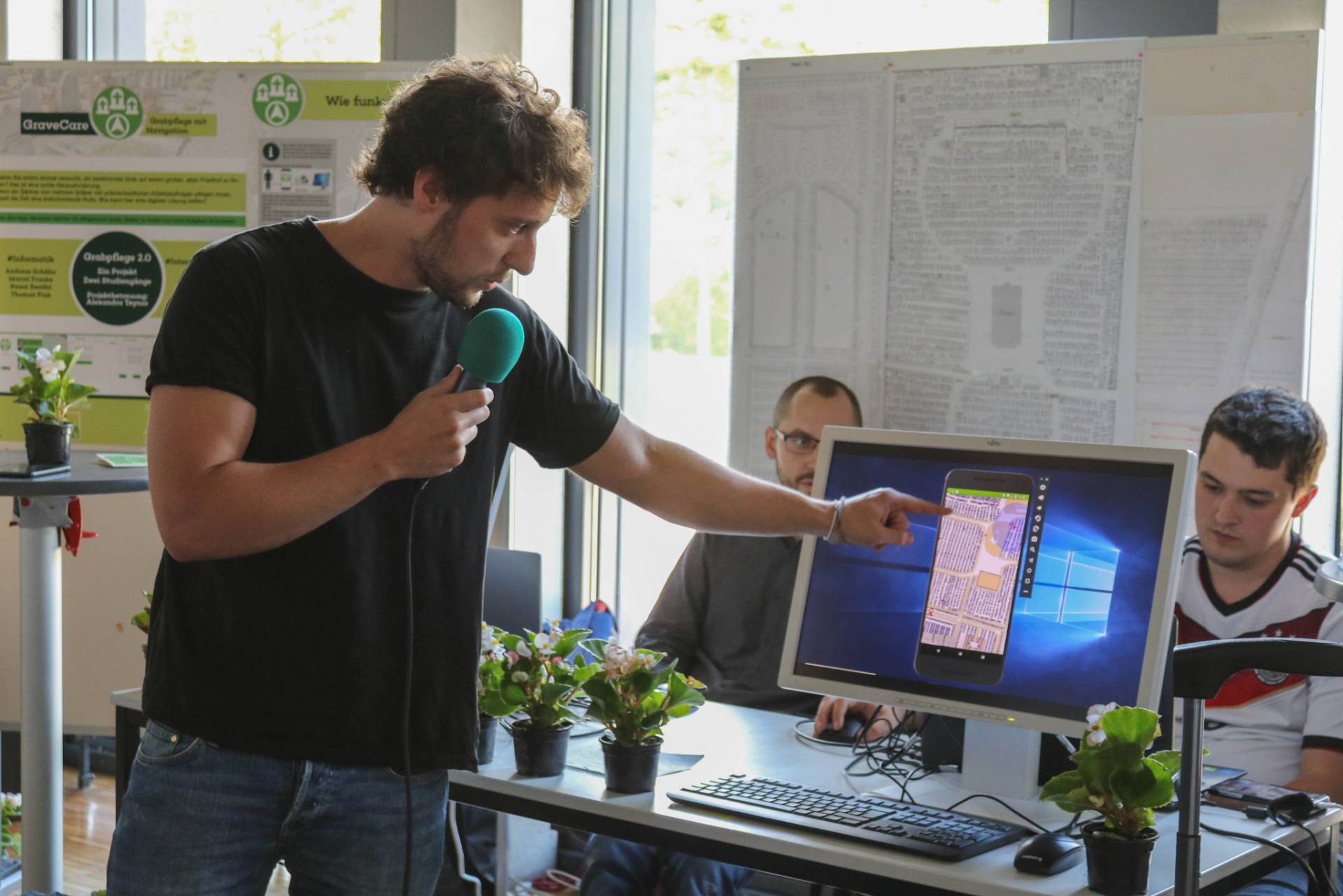 Das Team auf dem Projekttag Informatik (qu. Gertraud Matzke)