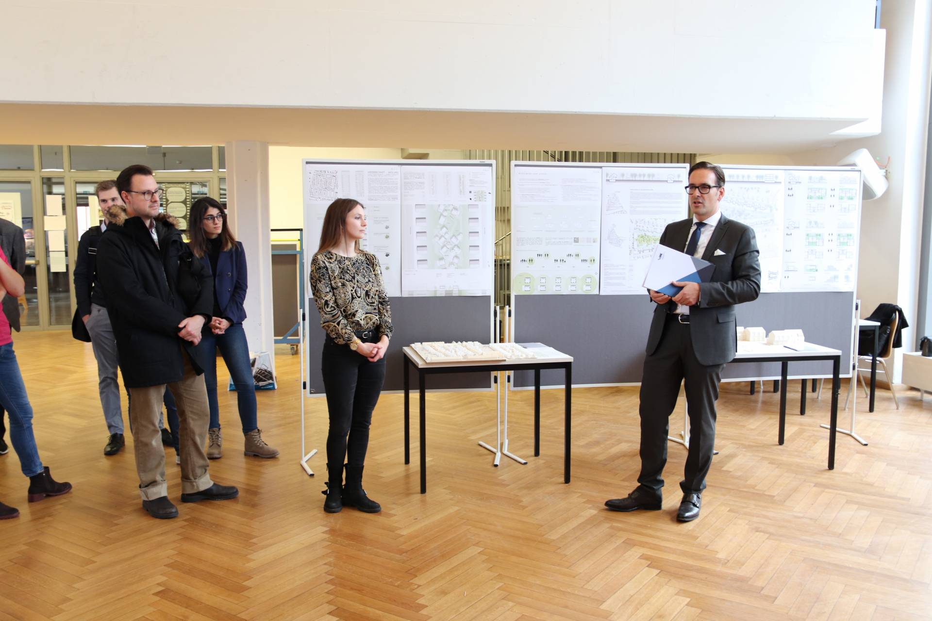 Hanna Lorenz (Sonderpreis über 800 Euro) Hanna Lorenz (Sonderpreis über 800 Euro)