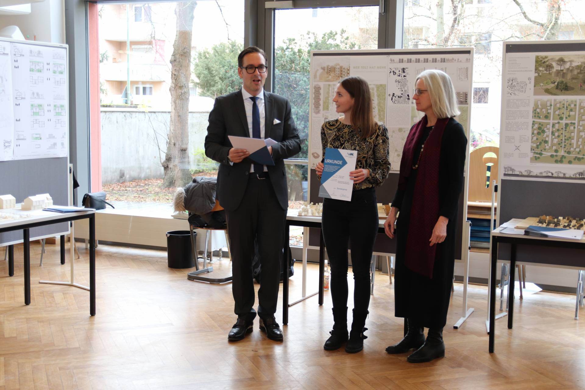 Hanna Lorenz (Sonderpreis über 800 Euro) Hanna Lorenz (Sonderpreis über 800 Euro)