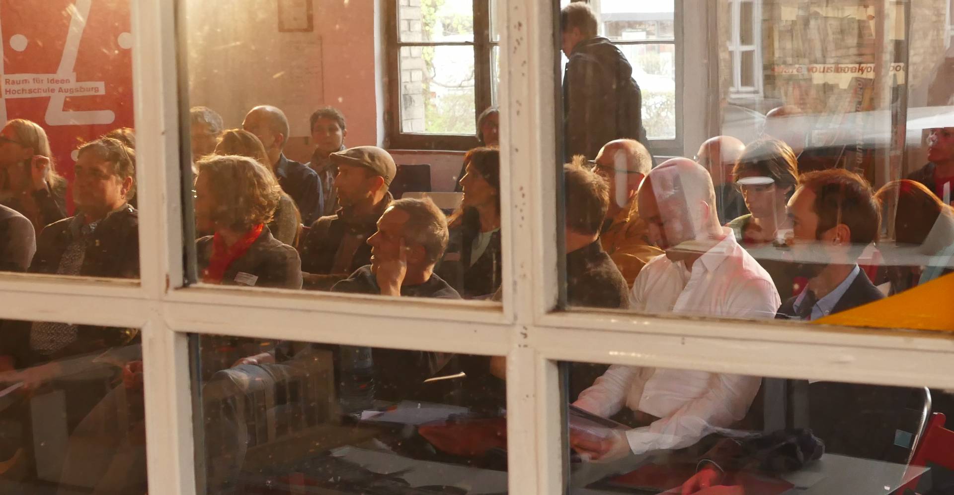 HSA_transfer | Forum: Social Impact – Gesellschaft gemeinsam gestalten. Die Hochschule Augsburg hatte zu einer Ideenschmiede für soziale Projekte in die UTOPIA TOOLBOX in Augsburg eingeladen.