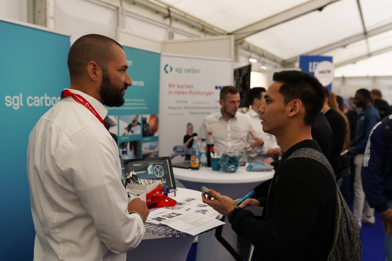Die Firmenkontaktmesse Pyramid zählt zu den größten Rekrutierungsmessen in Süddeutschland: Studierende und Firmenvertreter treffen sich hier auf Augenhöhe.