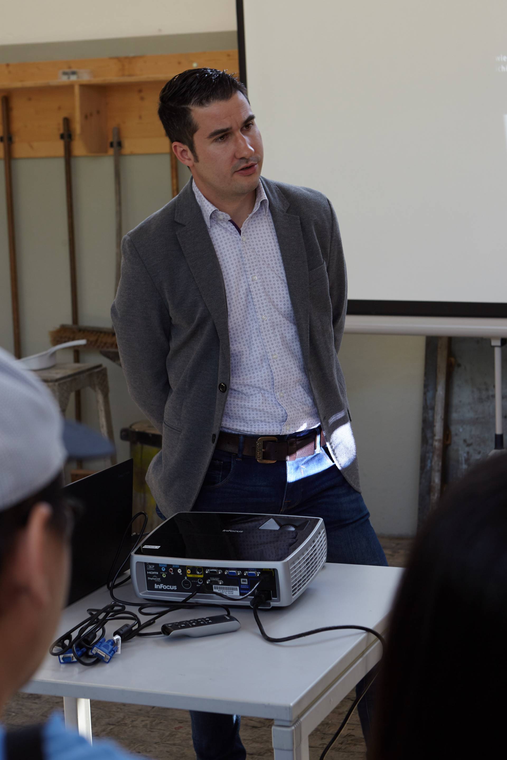 Christoph Steinhart, wissenschaftlicher Mitarbeiter an der Fakultät für Elektrotechnik, stellt das Projekt LINDA vor. 