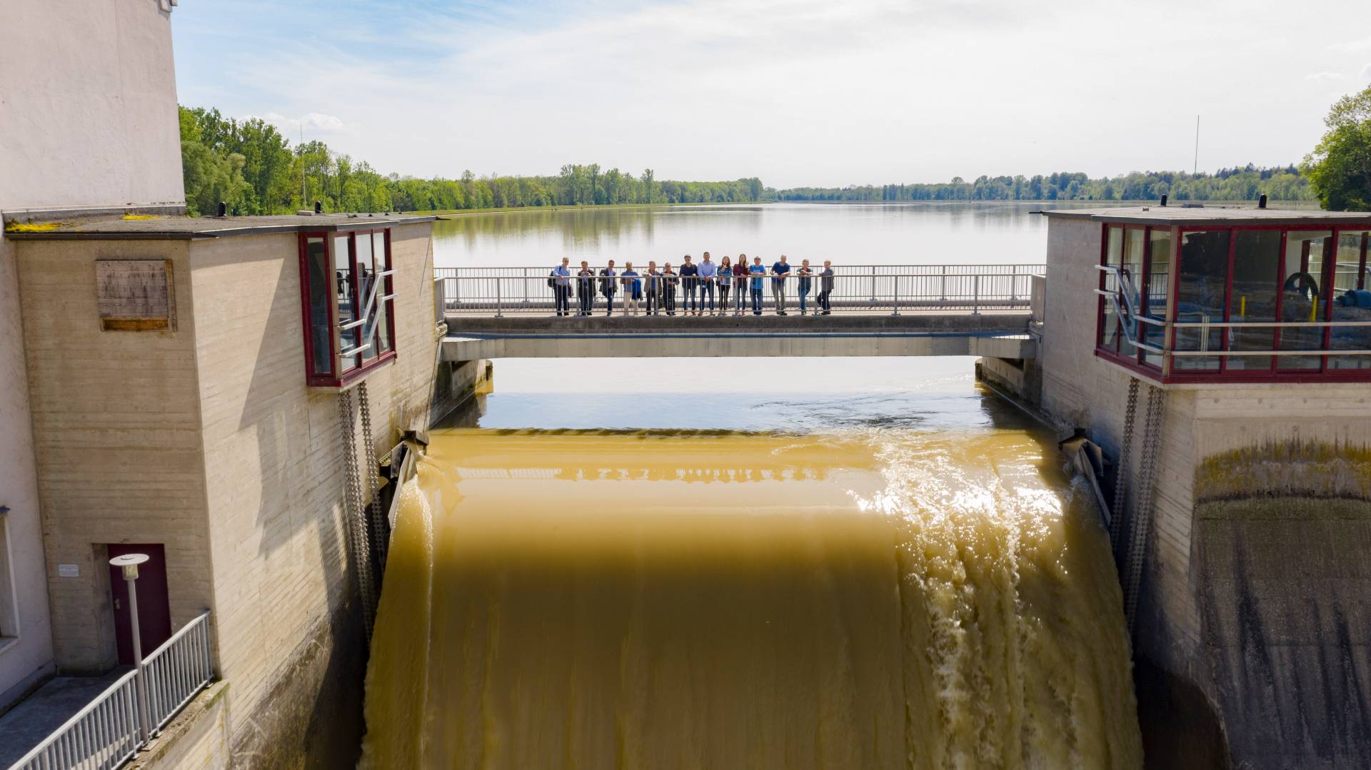 Die Arbeitsgruppe der IEC bei ihrem Besuch im Kraftwerk Feldheim in Niederschönenfeld. 