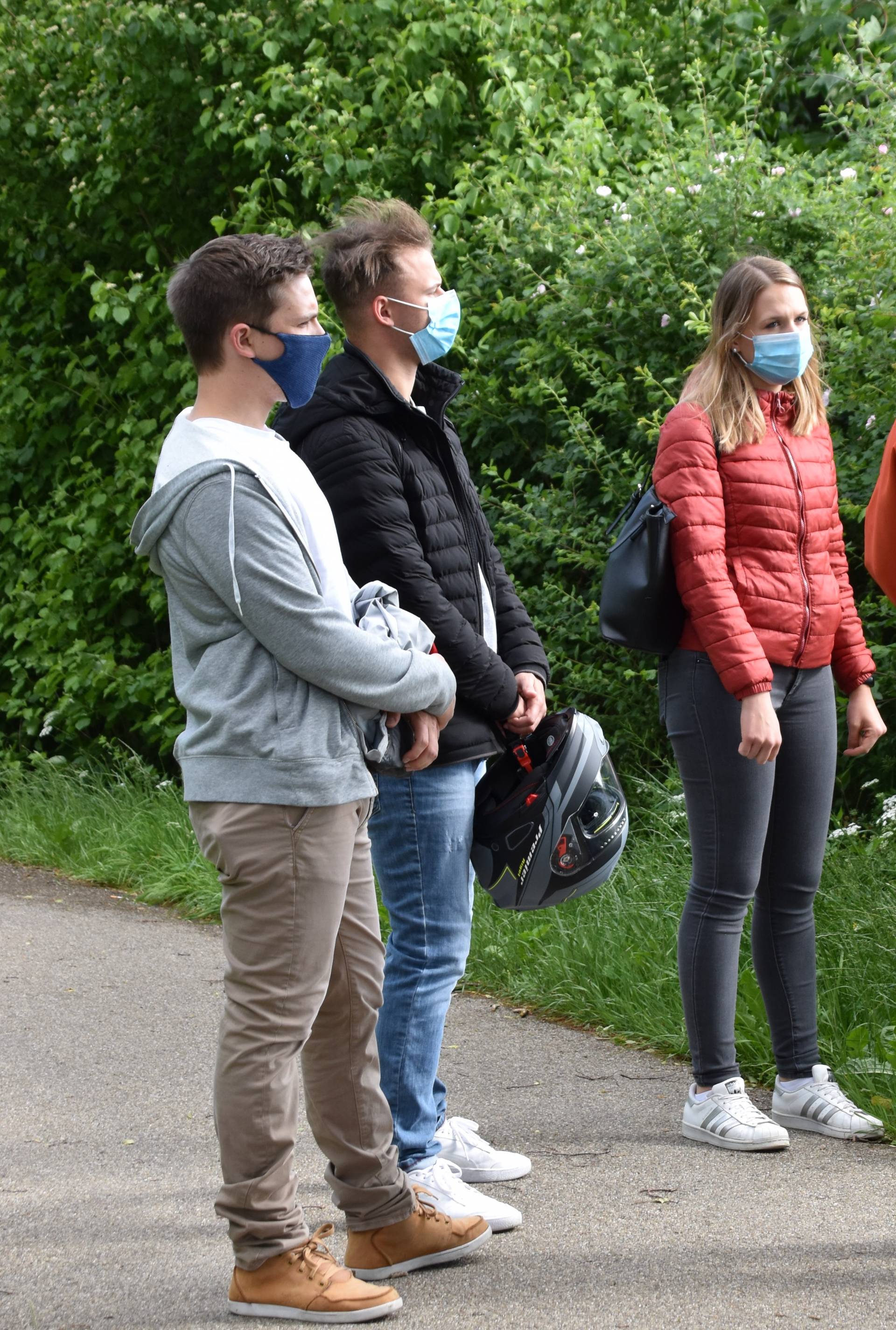 Ortsbegehung in Friedberg: Studierende der Fakultät für Wirtschaft von der Hochschule Augsburg. Beide Bilder © Ulrike Tielemann