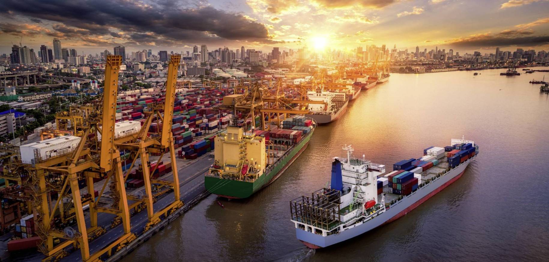 Hochschule Augsburg: Zertifikatsstudium Customs and Foreign Trade Management (Foto: istockphoto.com) Hochschule Augsburg: Zertifikatsstudium Customs and Foreign Trade Management (Foto: istockphoto.com)