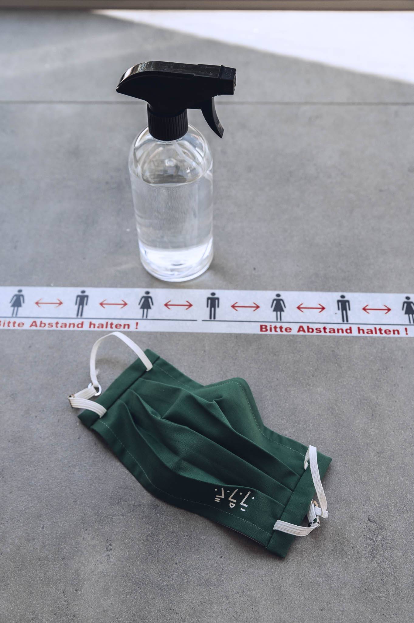 Maßnahmen zum Schutz vor dem Virus: Die Filmaufnahmen fanden statt unter Einhaltung des Hygienekonzepts der Hochschule Augsburg.