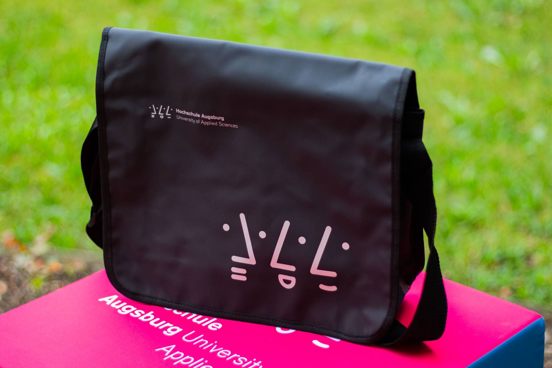 Die Erstsemestertasche der Hochschule Augsburg