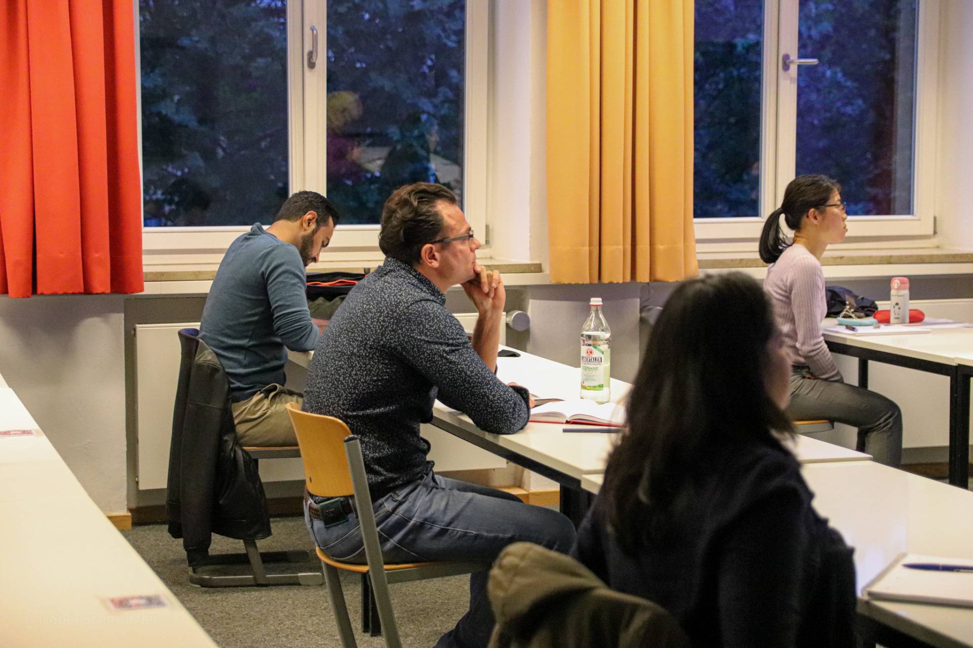 Studierende des neunten Jahrgangs der Akademischen Brückenqualifizierung bei der ersten Veranstaltung