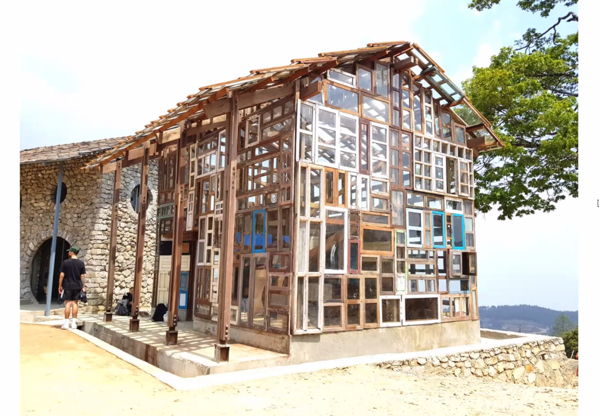 Supertecture: Haus aus Fenstern.