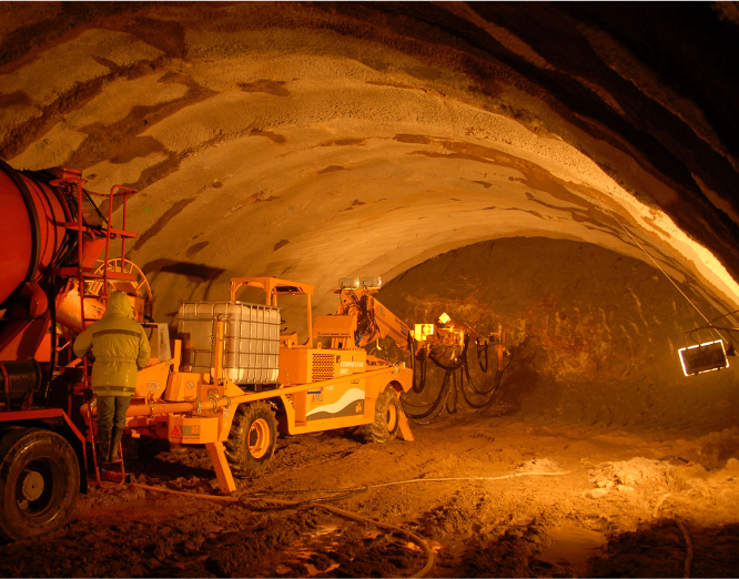 Spritzmobil in Tunnel