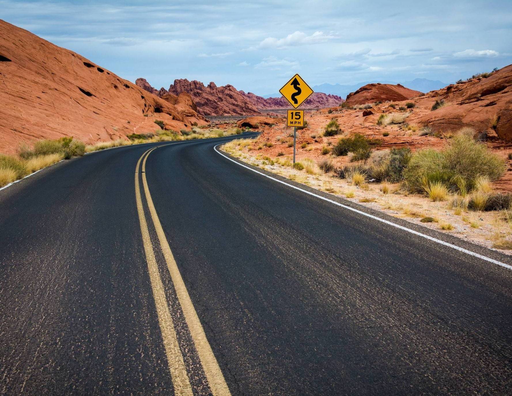 Straße, die in die Ferne geht Straße, die in die Ferne geht