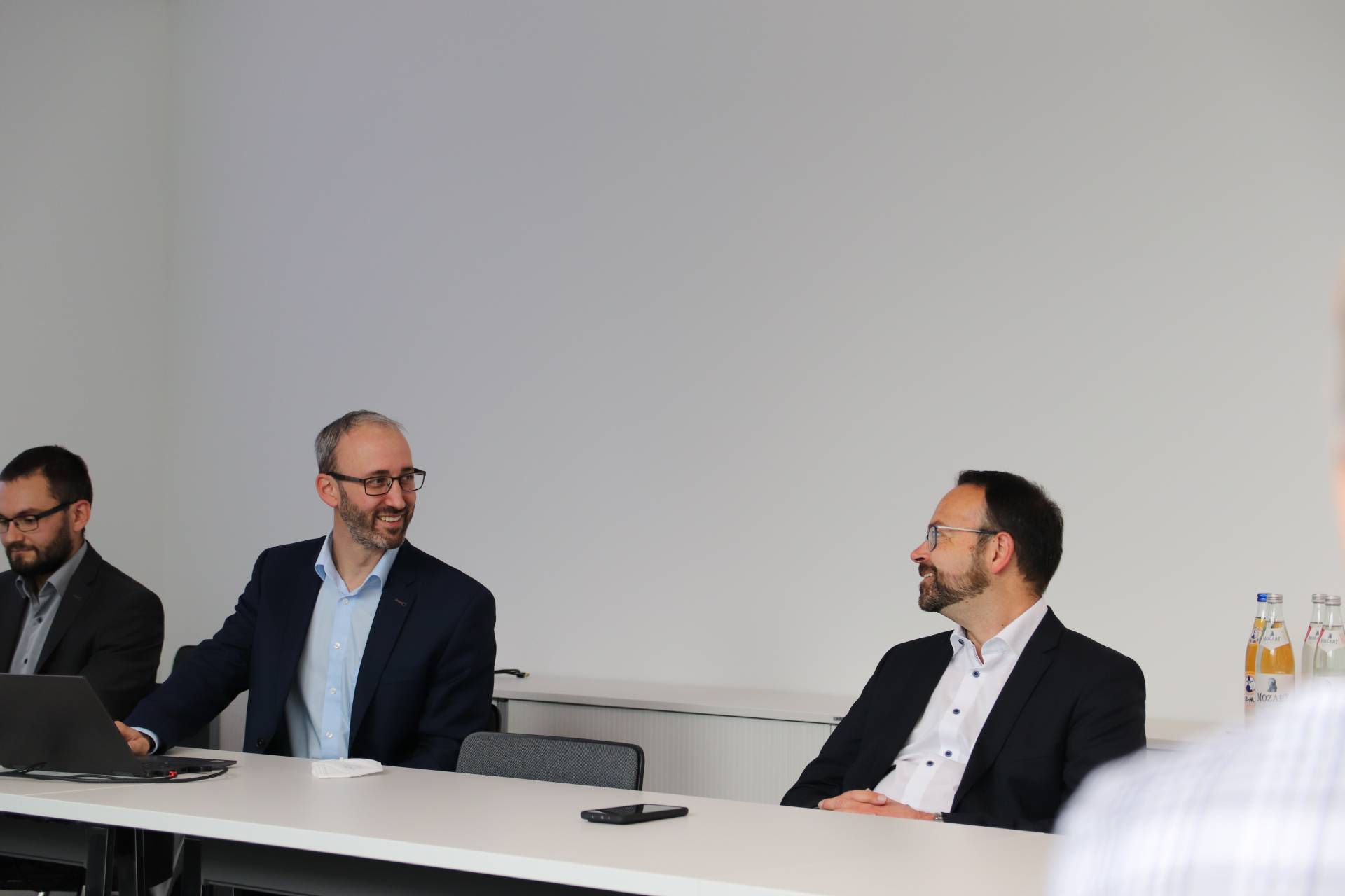 Prof. Dominik Merli und Prof. Björn Häckel führten durch die Erfolge von HSA_innos. Prof. Dominik Merli und Prof. Björn Häckel führten durch die Erfolge von HSA_innos.