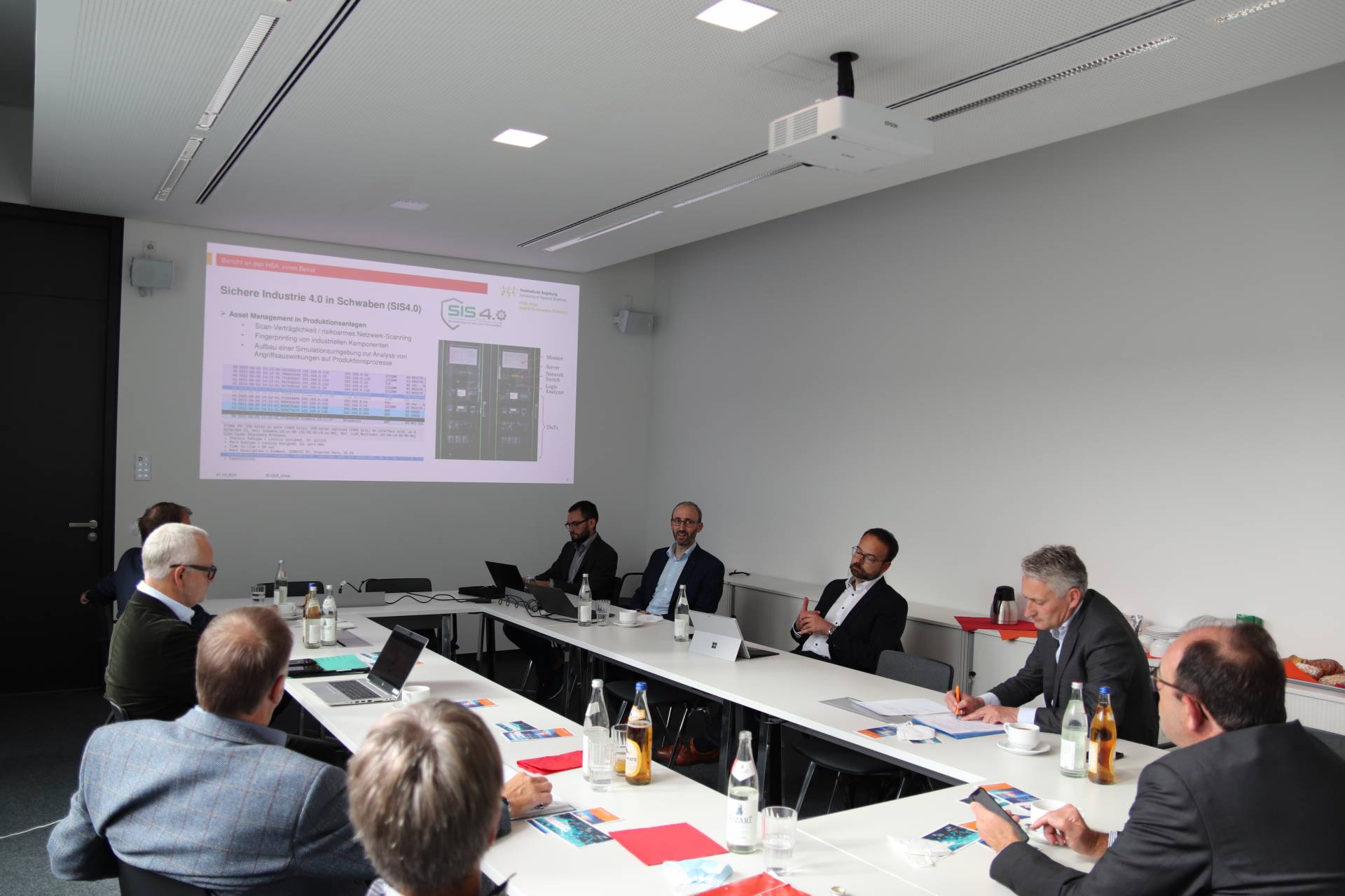 Intensive Gespräche bei der Beiratssitzung. Intensive Gespräche bei der Beiratssitzung.