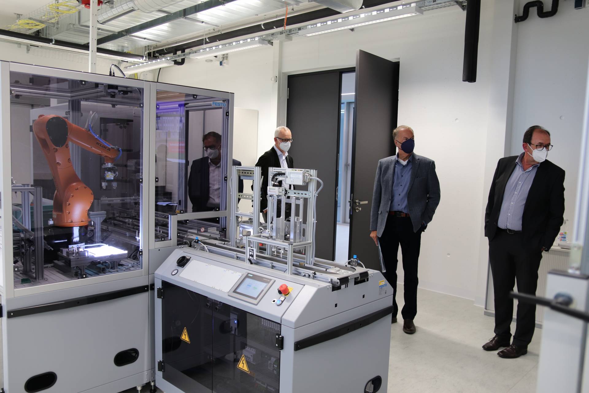 Montage Arm und Demonstrator Montage Arm und Demonstrator