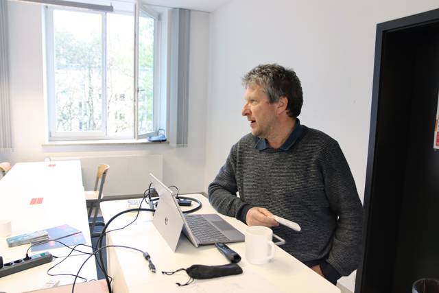 Klaus Maciol vom Referat für Bildung und Migration der Stadt Augsburg erläuterte wichtige Zielsetzungen der Bildungsorganisation der Stadt.