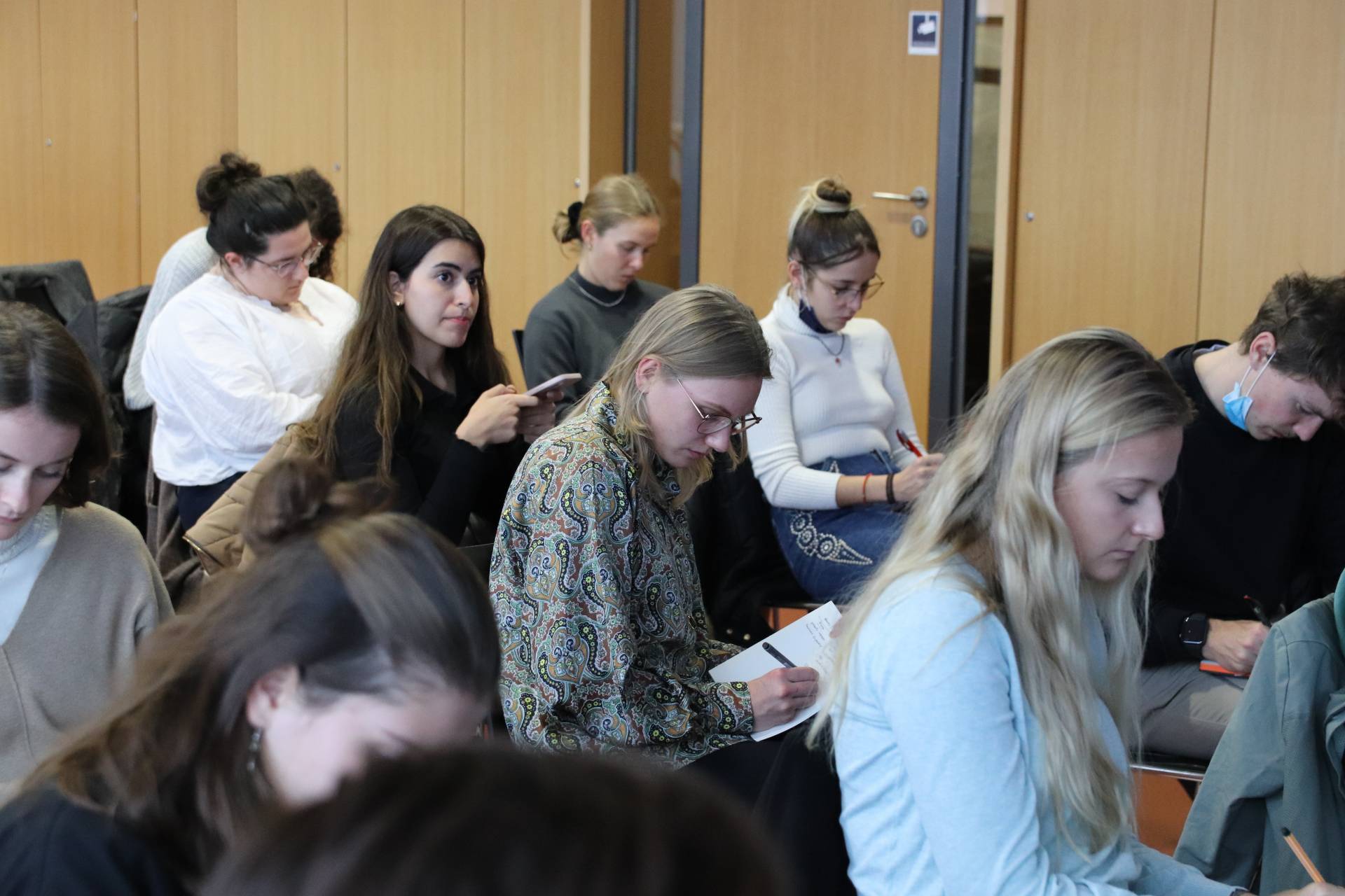 Studierende beim Fachvortrag zum Thema Obersalzberg Studierende beim Fachvortrag zum Thema Obersalzberg