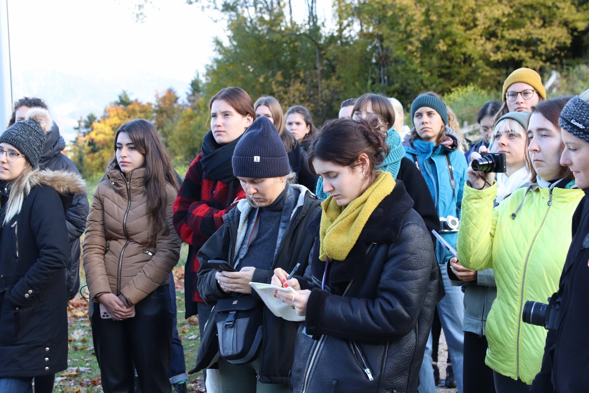 Studierende bei der Geländebegehung am Obersalzberg Studierende bei der Geländebegehung am Obersalzberg