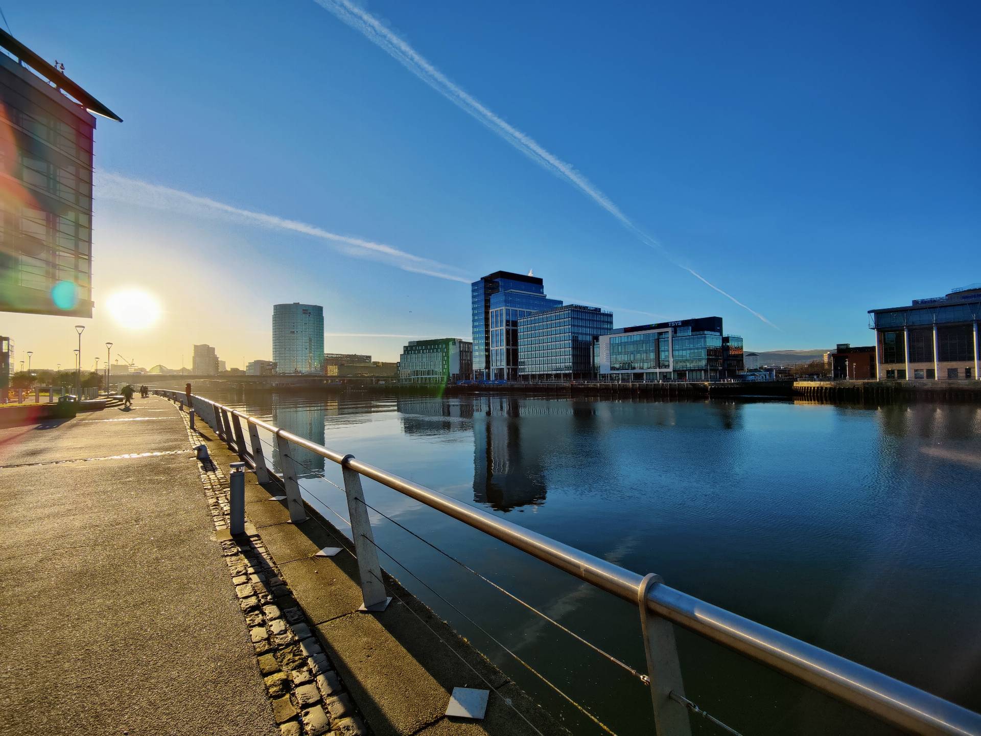Fluss Lagan an einem sonningen Tag