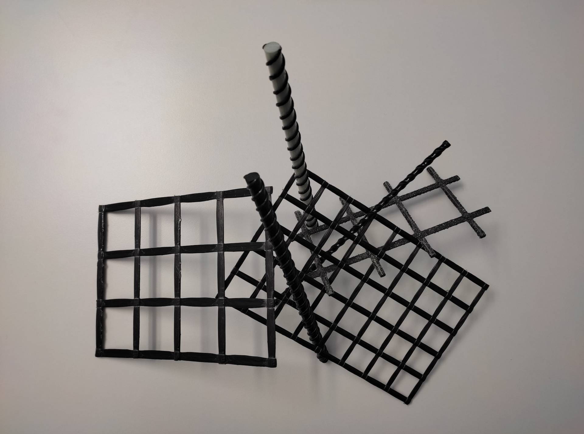 Armierungsplatten und Stäbe aus Carbon. © Felix Gediga