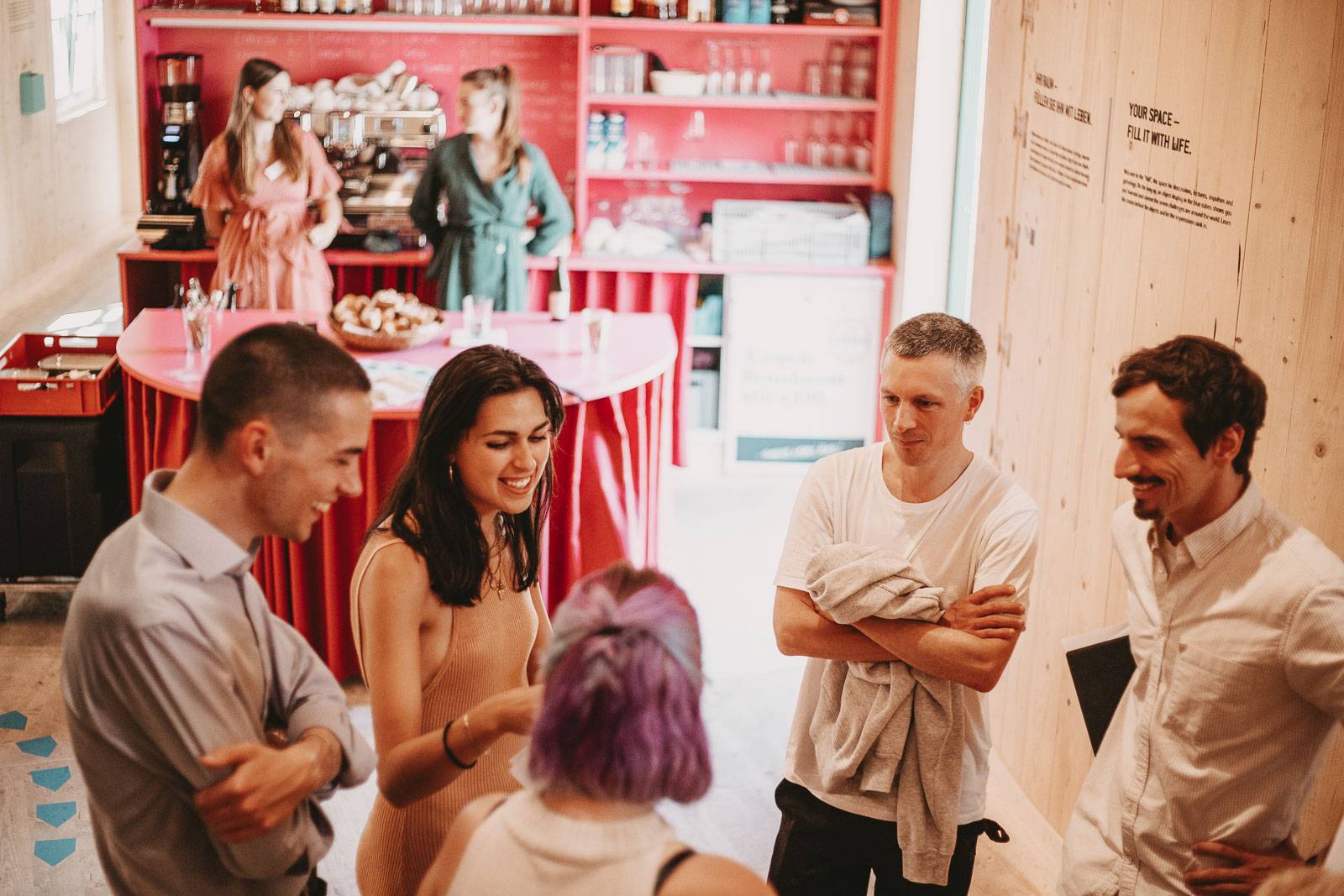 Studierende und Transferpartner:innen im Gespräch © Matthias Leo