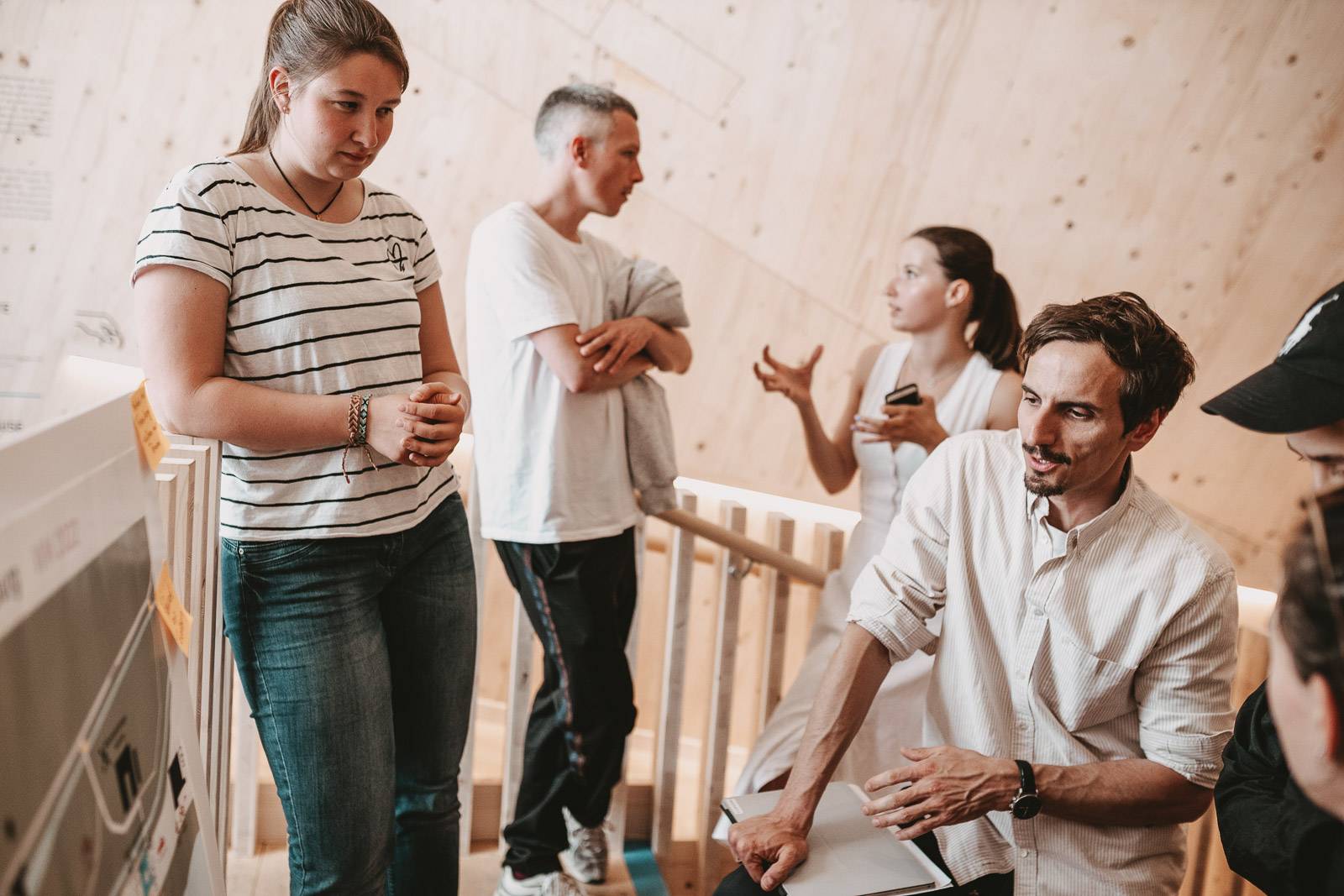 Studierende und Transferpartner:innen im Gespräch © Matthias Leo