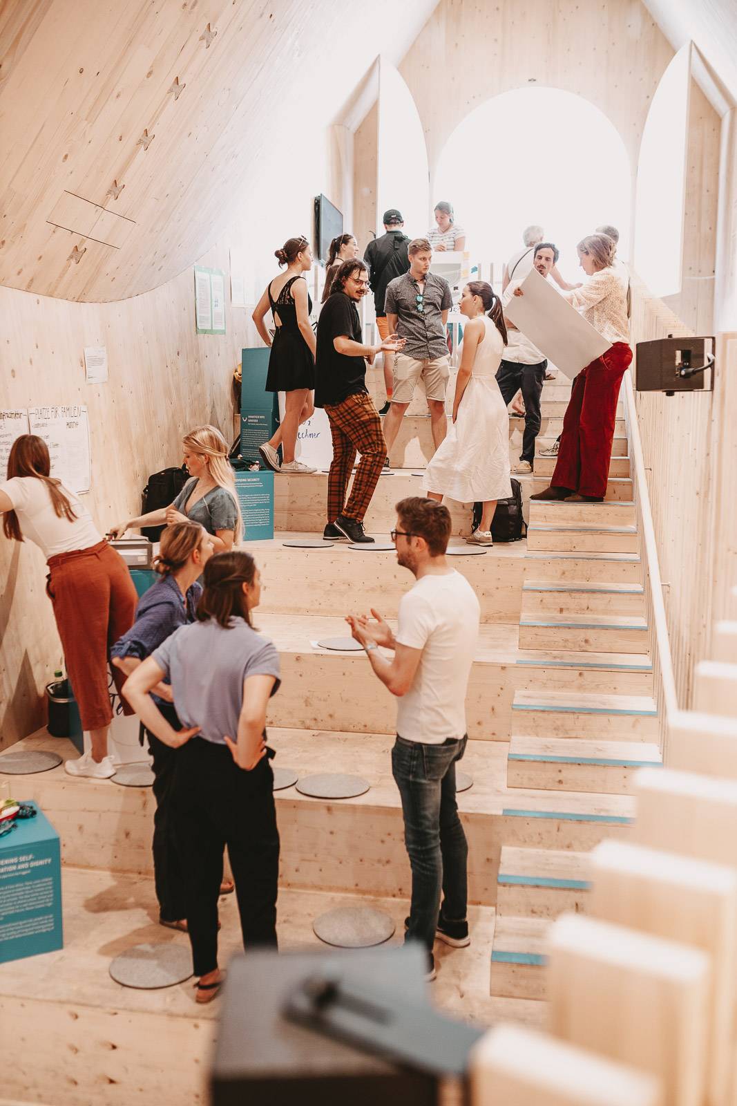 Studierende und Transferpartner:innen im Gespräch © Matthias Leo