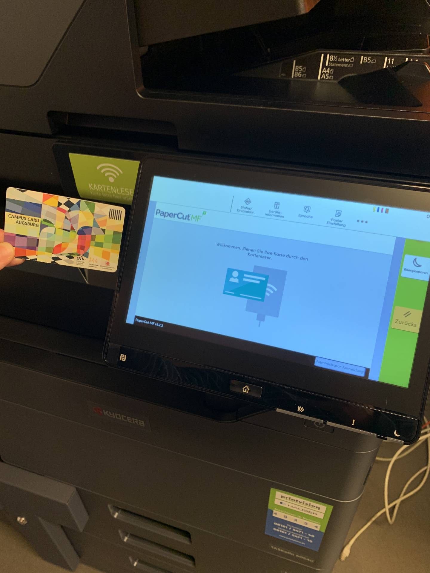 CCA ans Lesegerät halten CCA ans Lesegerät halten