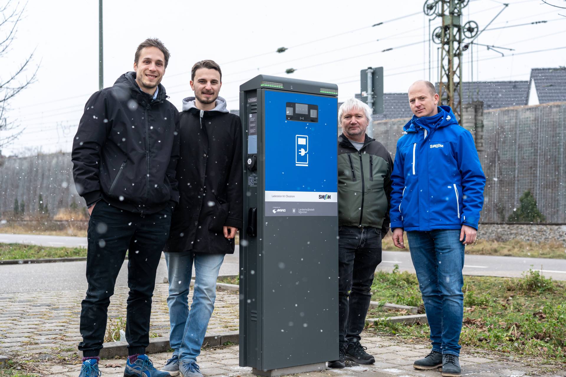 Sebastian Storch (Hochschule Augsburg), Daniel Fendt (Hochschule Augsburg), Jürgen Hemmert (SWM) und Stefan Roth (SWM)