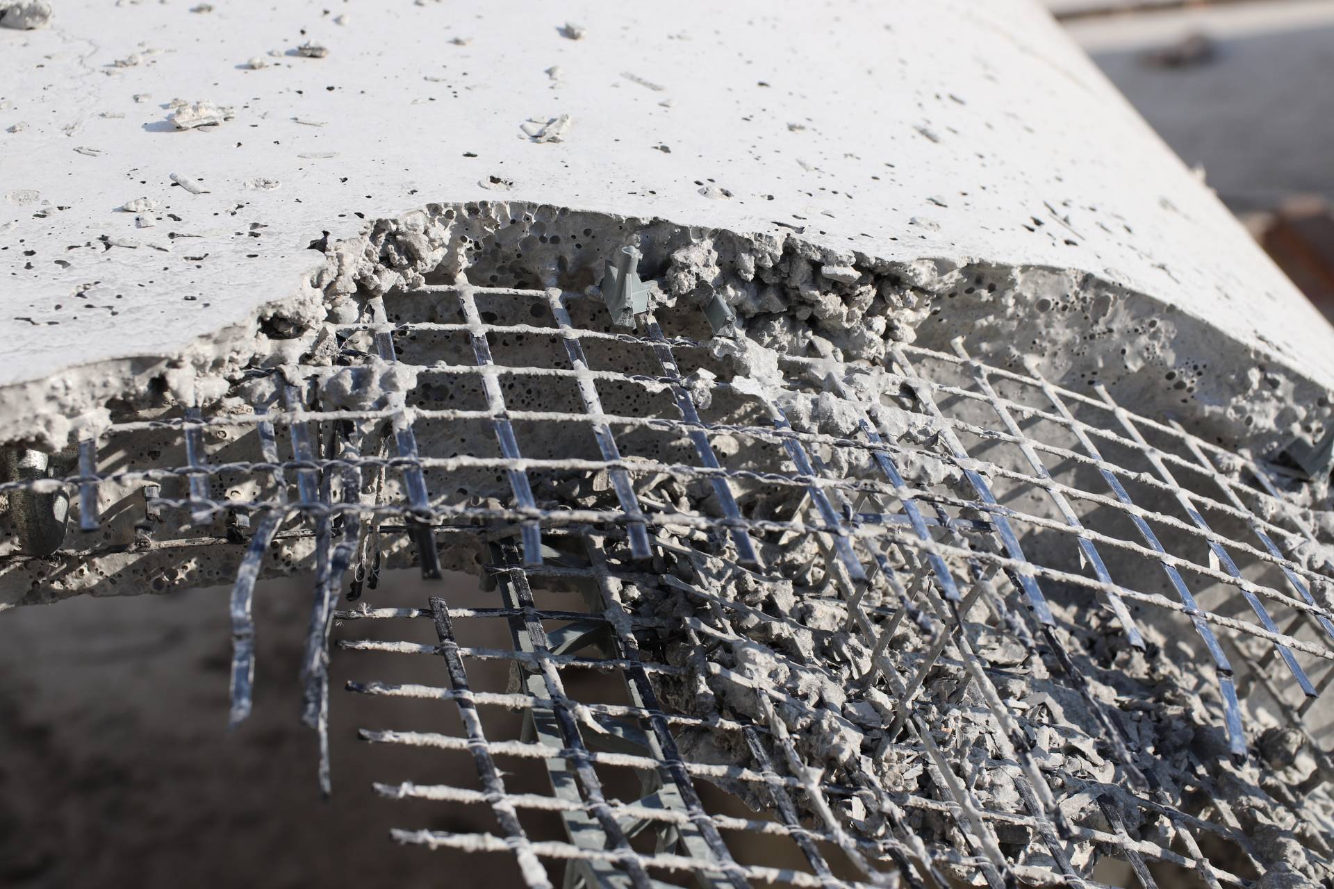 Im Innern Carbon, umhüllt von Recyclingbeton