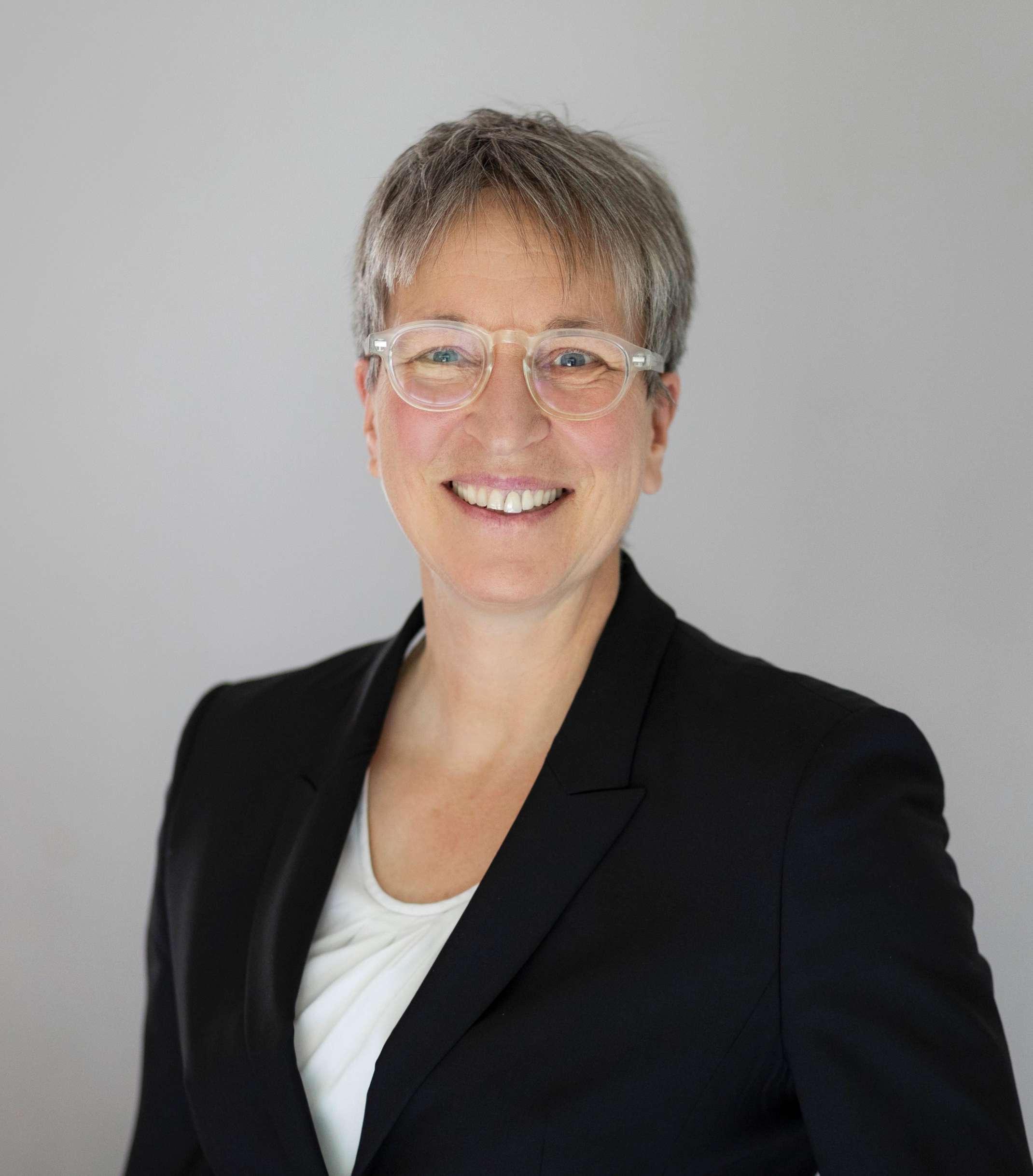 Prof. Dr. rer. nat. Helia Hollmann Prof. Dr. rer. nat. Helia Hollmann