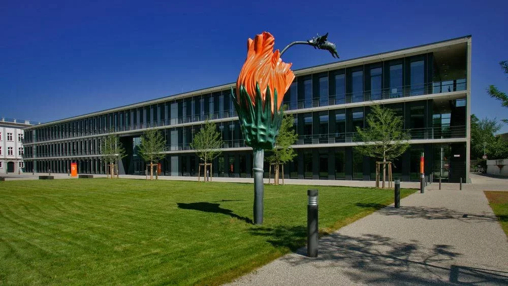 Innenhof KLM-Gebäude