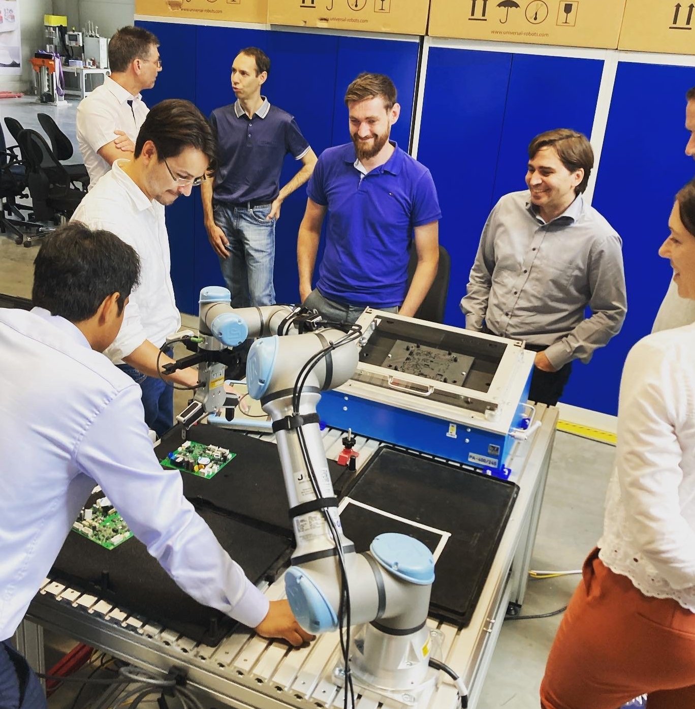 Projektgruppe am Demonstratoraufbau